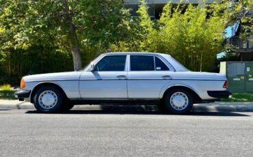 Mercedes-benz-300d-diesel-1977-silver