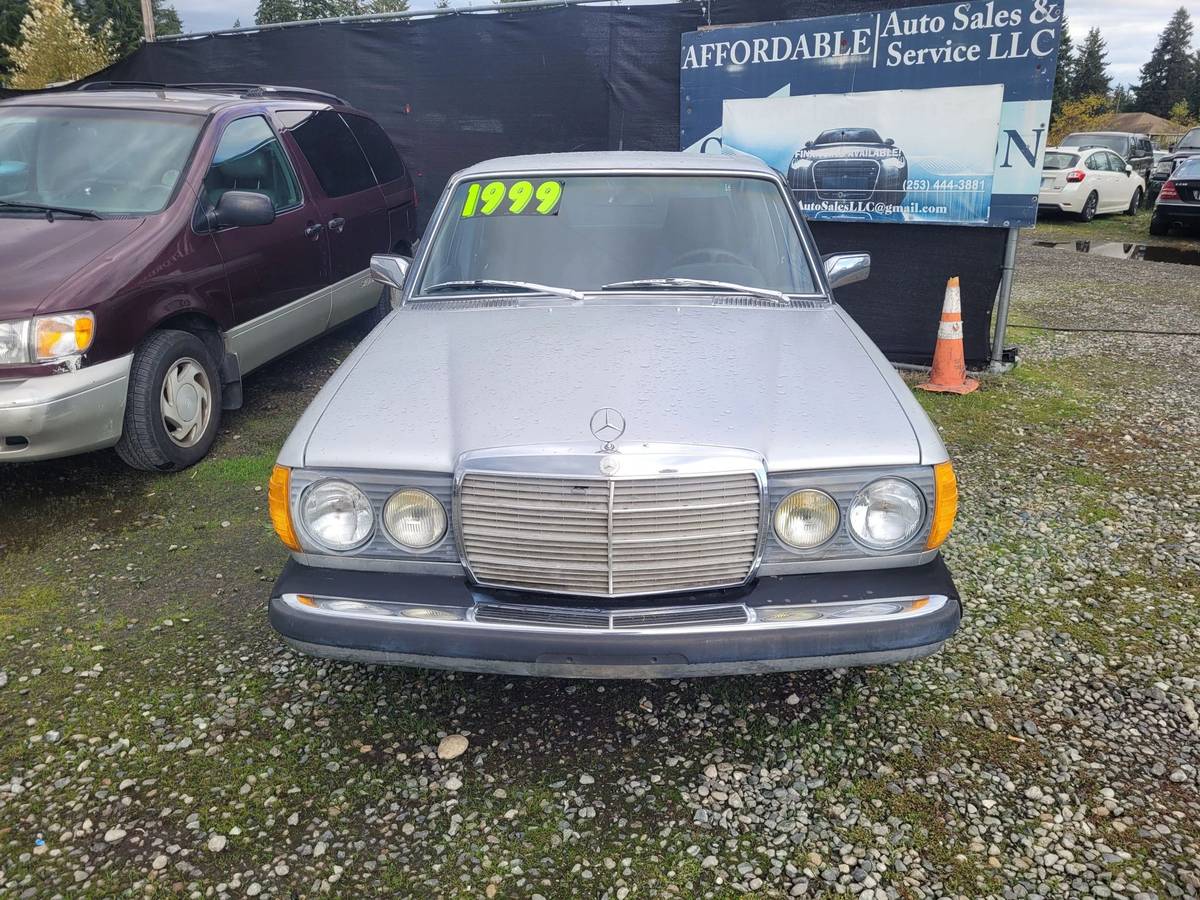 Mercedes-benz-300d-diesel-1977-silver