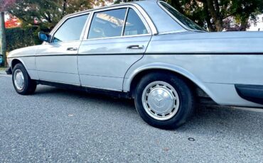 Mercedes-benz-300d-diesel-1979-11