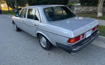 Mercedes-benz-300d-diesel-1979-3