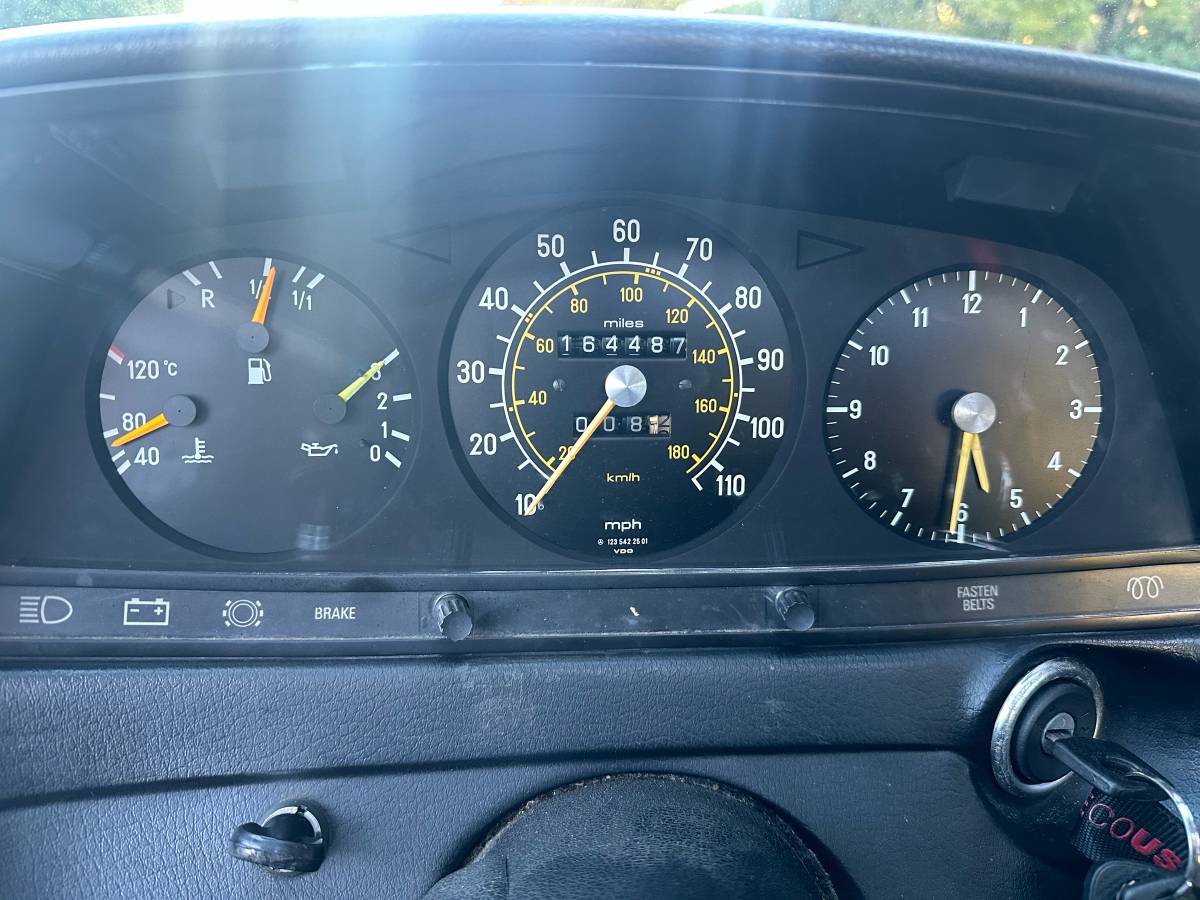 Mercedes-benz-300d-diesel-1979-4