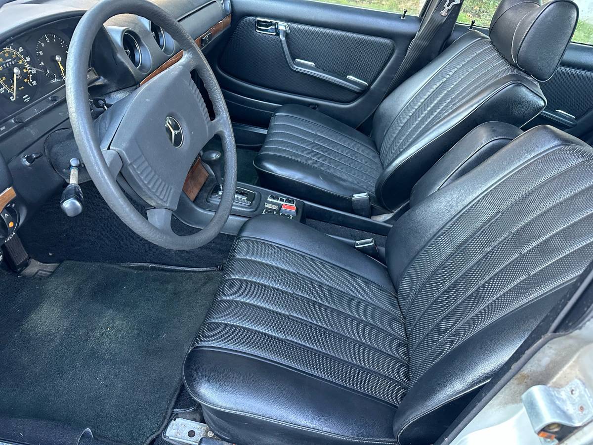 Mercedes-benz-300d-diesel-1979-5