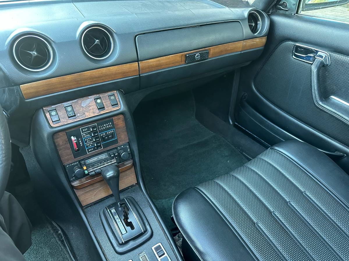 Mercedes-benz-300d-diesel-1979-7