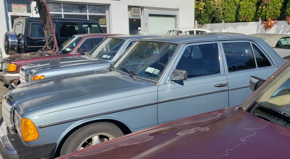 Mercedes-benz-300d-diesel-1979-blue