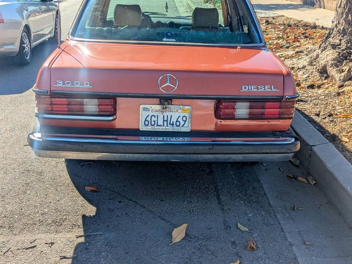 Mercedes-benz-300d-diesel-1980-orange-1