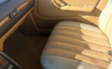 Mercedes-benz-300d-diesel-1980-orange-11