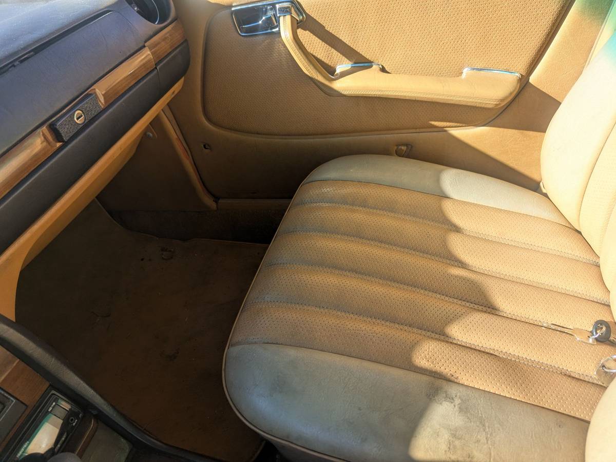 Mercedes-benz-300d-diesel-1980-orange-11