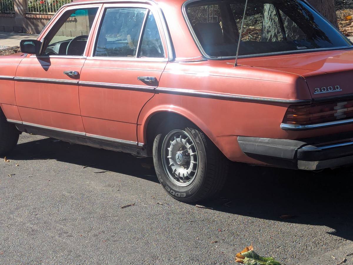 Mercedes-benz-300d-diesel-1980-orange-2