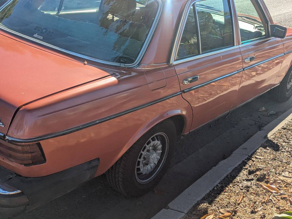 Mercedes-benz-300d-diesel-1980-orange-3