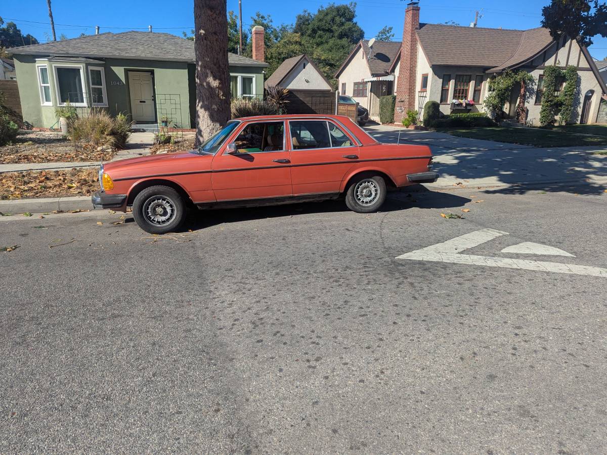 Mercedes-benz-300d-diesel-1980-orange-4