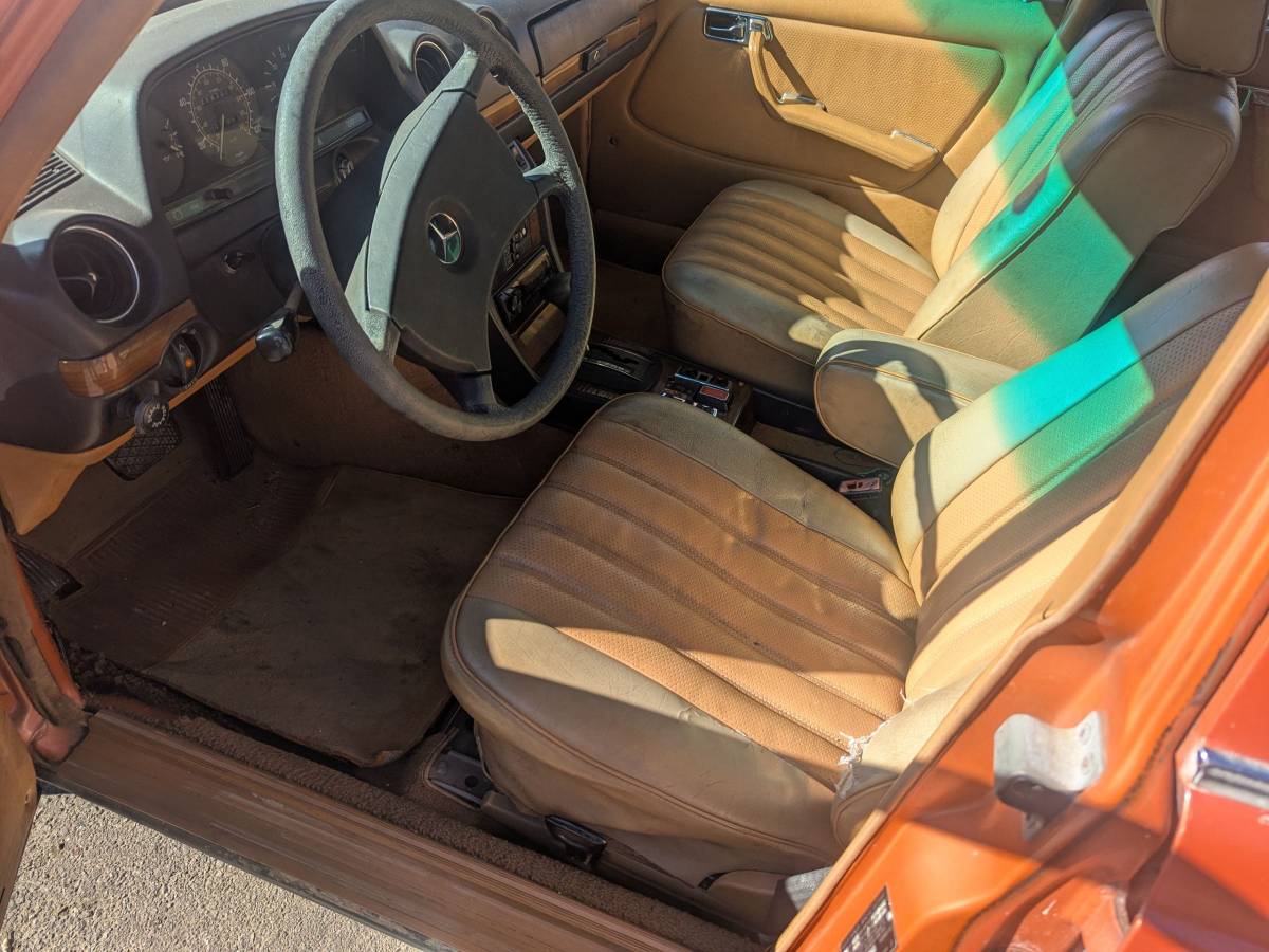 Mercedes-benz-300d-diesel-1980-orange-9