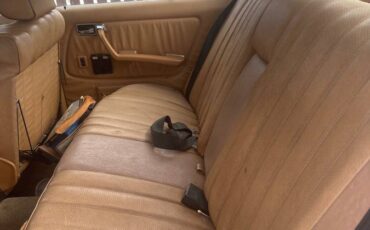 Mercedes-benz-300d-diesel-1982-yellow-3
