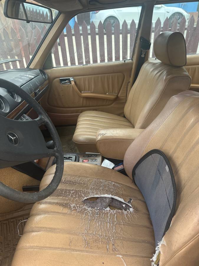 Mercedes-benz-300d-diesel-1982-yellow-6