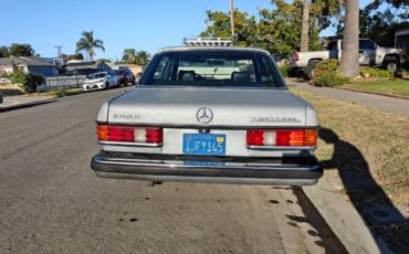 Mercedes-benz-300d-diesel-1983-grey-1