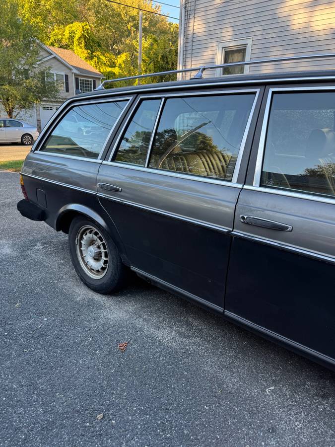 Mercedes-benz-300d-diesel-1983-grey-10