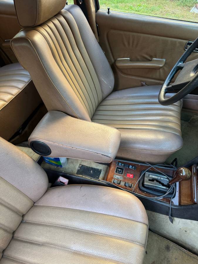 Mercedes-benz-300d-diesel-1983-grey-11