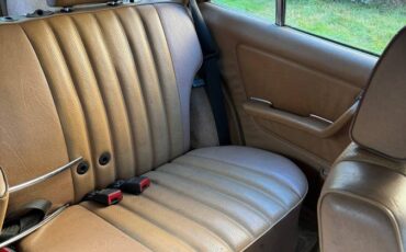 Mercedes-benz-300d-diesel-1983-grey-4