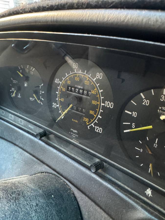 Mercedes-benz-300d-diesel-1983-grey-6