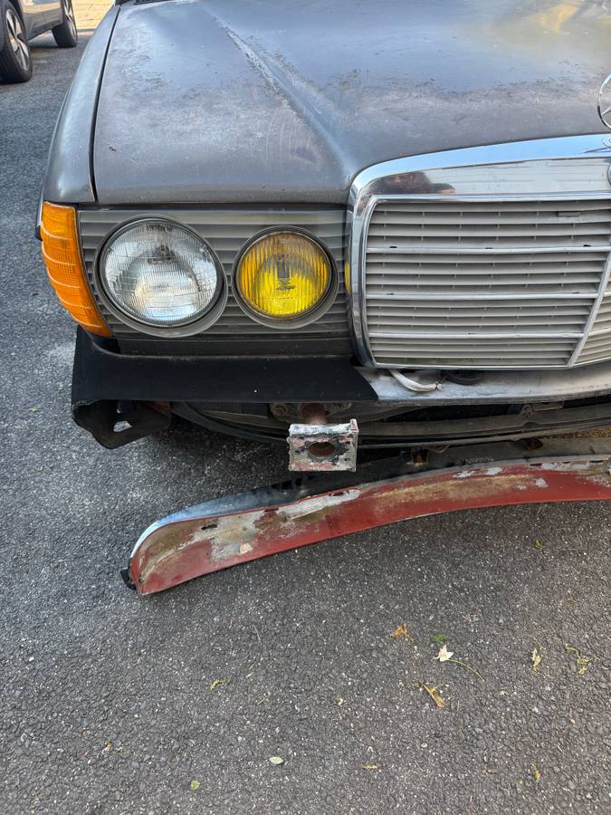 Mercedes-benz-300d-diesel-1983-grey-9