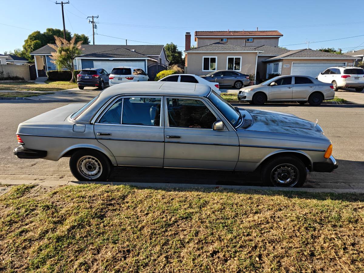 Mercedes-benz-300d-diesel-1983-grey