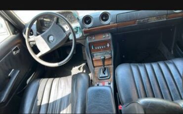 Mercedes-benz-300d-diesel-1984-silver-4
