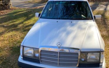 Mercedes-benz-300d-diesel-1993-white
