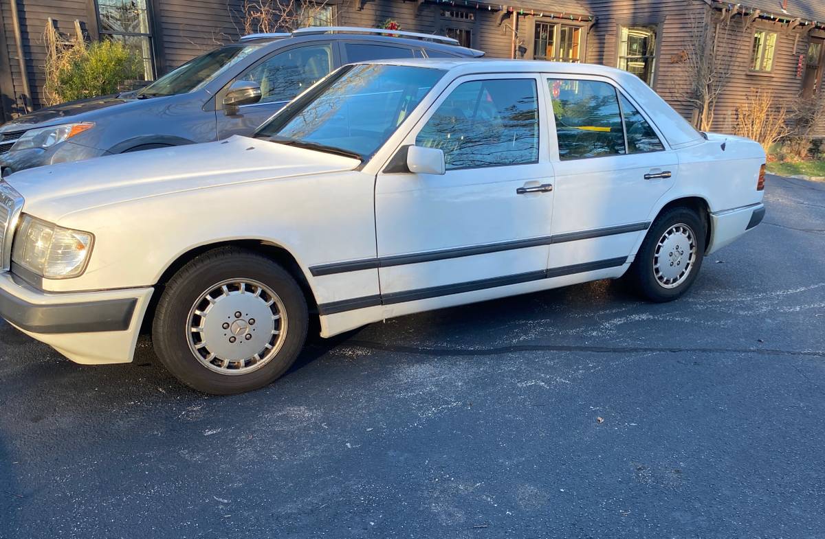 Mercedes-benz-300d-diesel-1993-white-4
