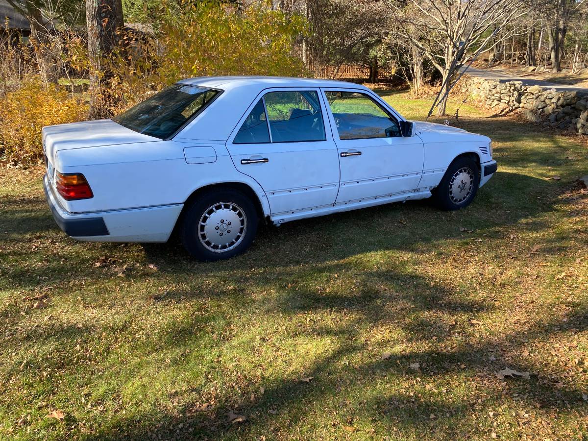 Mercedes-benz-300d-diesel-1993-white-5