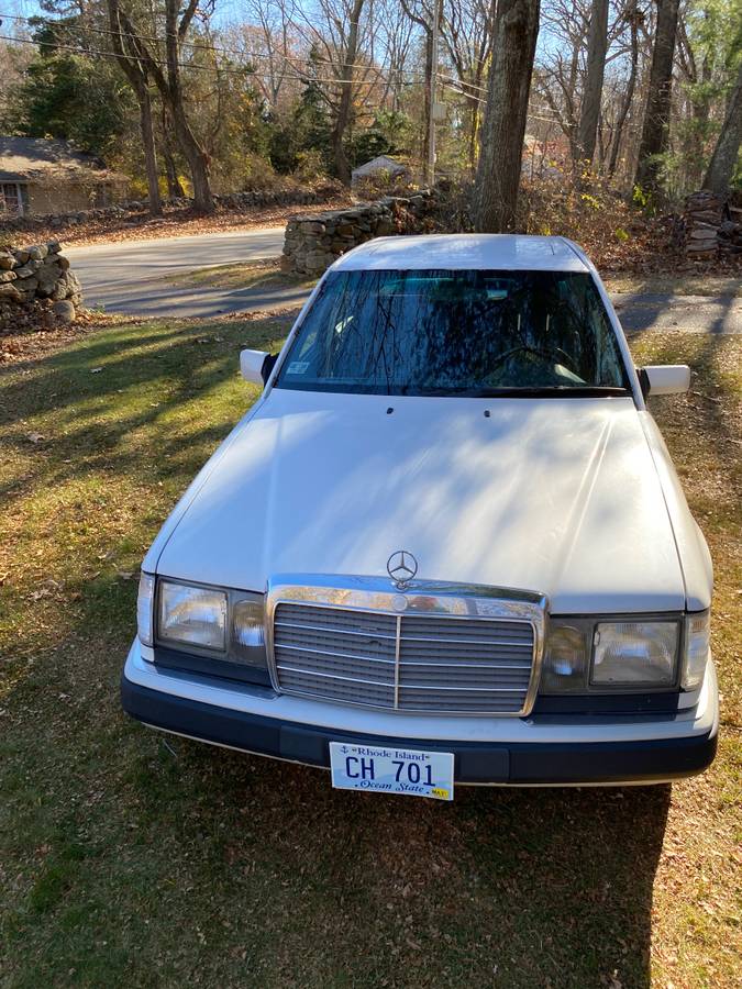 Mercedes-benz-300d-diesel-1993-white