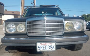 Mercedes-benz-300d-turbo-diesel-1984-black-1