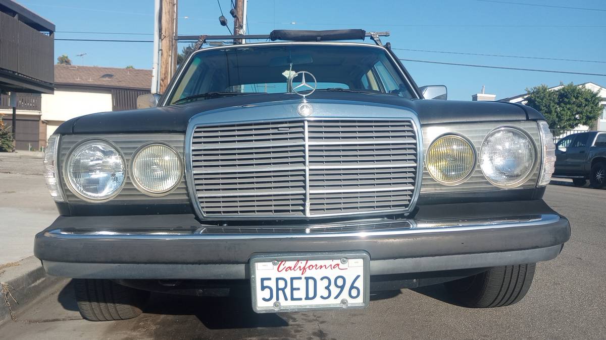 Mercedes-benz-300d-turbo-diesel-1984-black-1