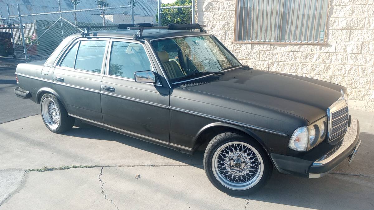 Mercedes-benz-300d-turbo-diesel-1984-black-11