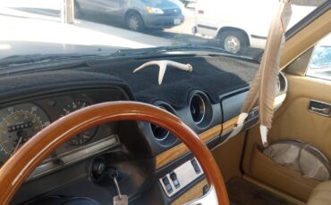 Mercedes-benz-300d-turbo-diesel-1984-black-2