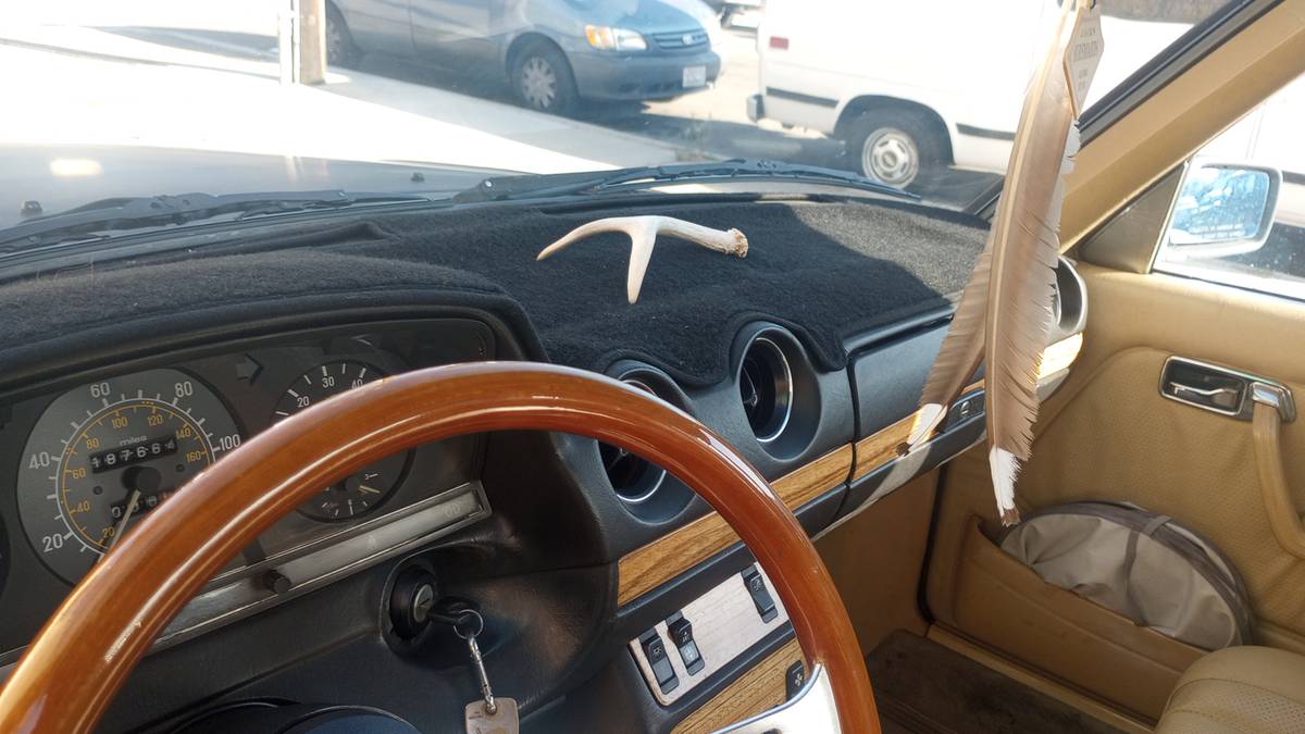 Mercedes-benz-300d-turbo-diesel-1984-black-2