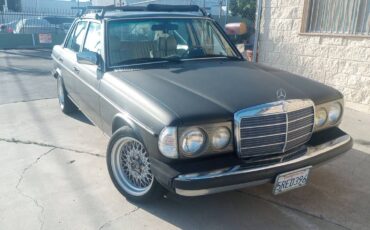 Mercedes-benz-300d-turbo-diesel-1984-black