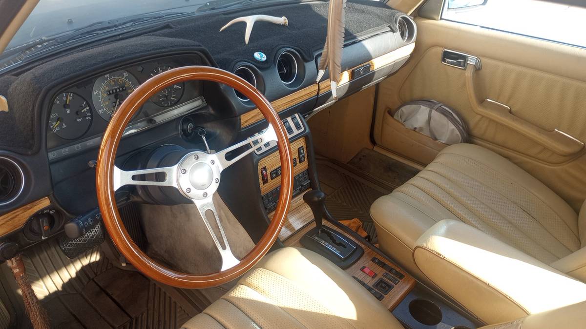 Mercedes-benz-300d-turbo-diesel-1984-black-5