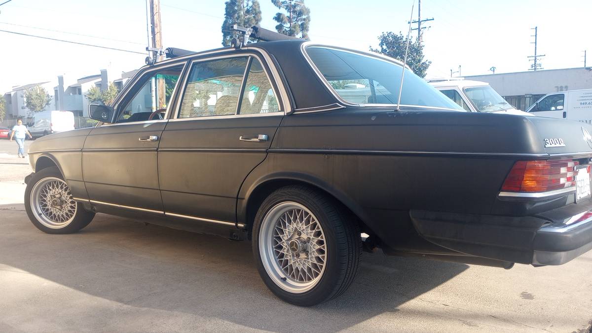 Mercedes-benz-300d-turbo-diesel-1984-black-9