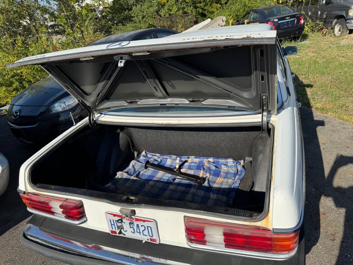 Mercedes-benz-300d-turbo-project-car-diesel-1985-white-1