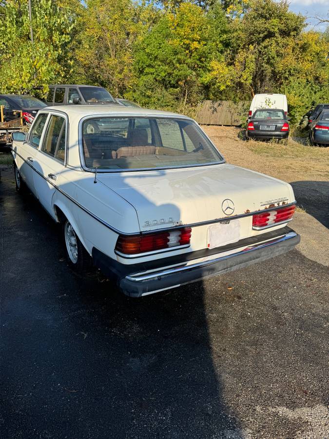 Mercedes-benz-300d-turbo-project-car-diesel-1985-white-2