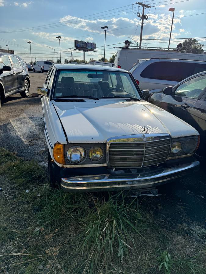 Mercedes-benz-300d-turbo-project-car-diesel-1985-white-3
