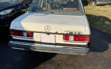 Mercedes-benz-300d-turbo-project-car-diesel-1985-white-4