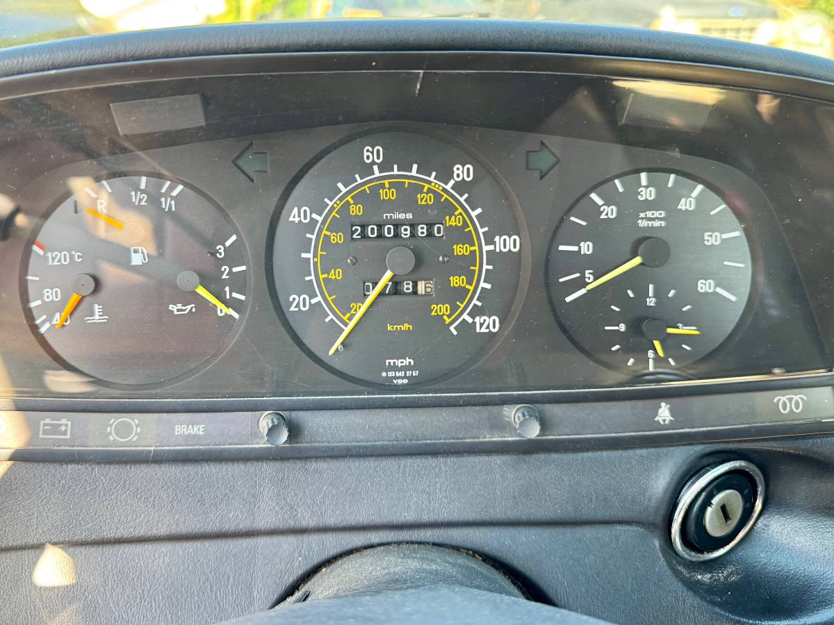 Mercedes-benz-300d-turbo-project-car-diesel-1985-white-5