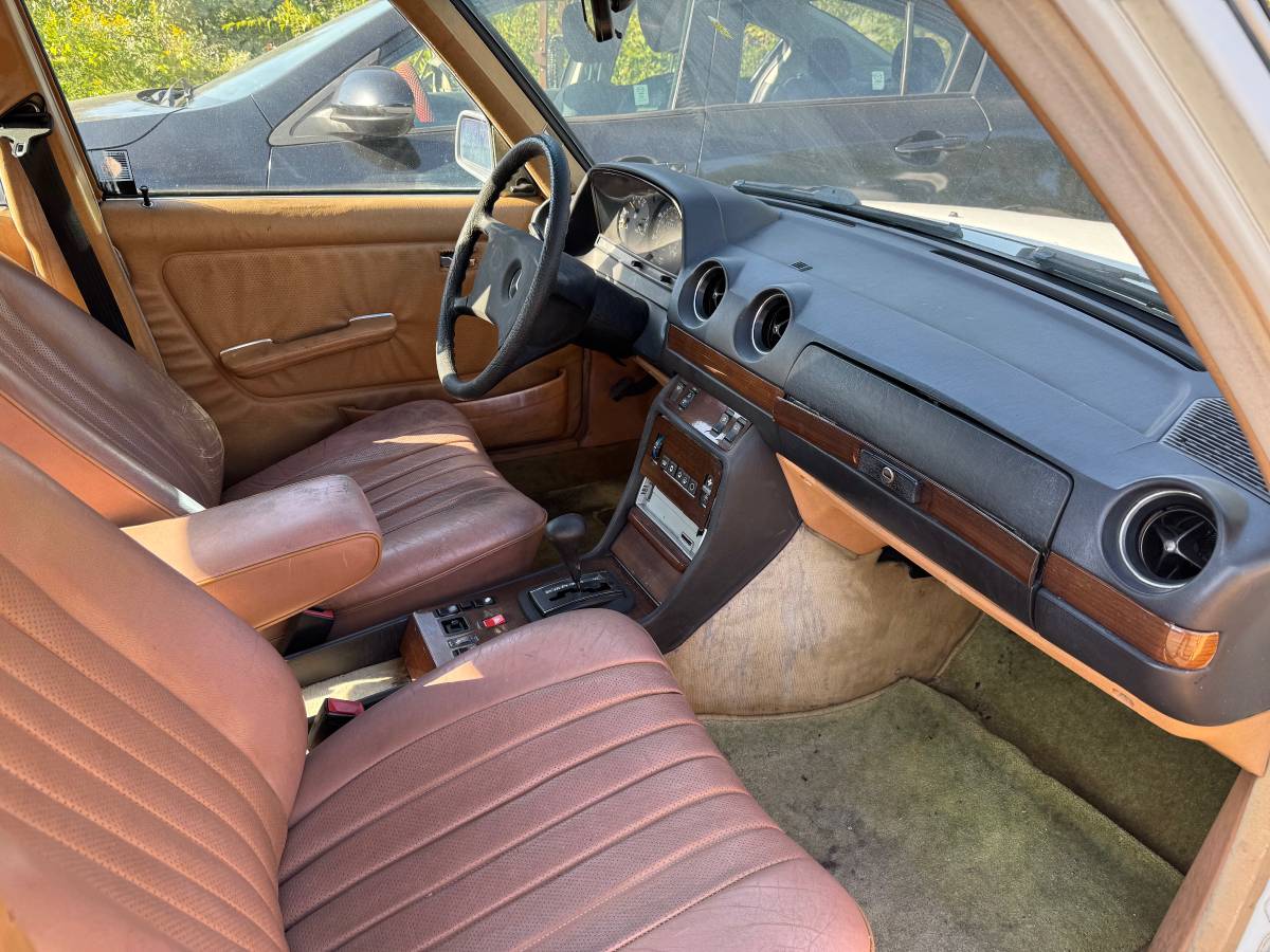 Mercedes-benz-300d-turbo-project-car-diesel-1985-white-7