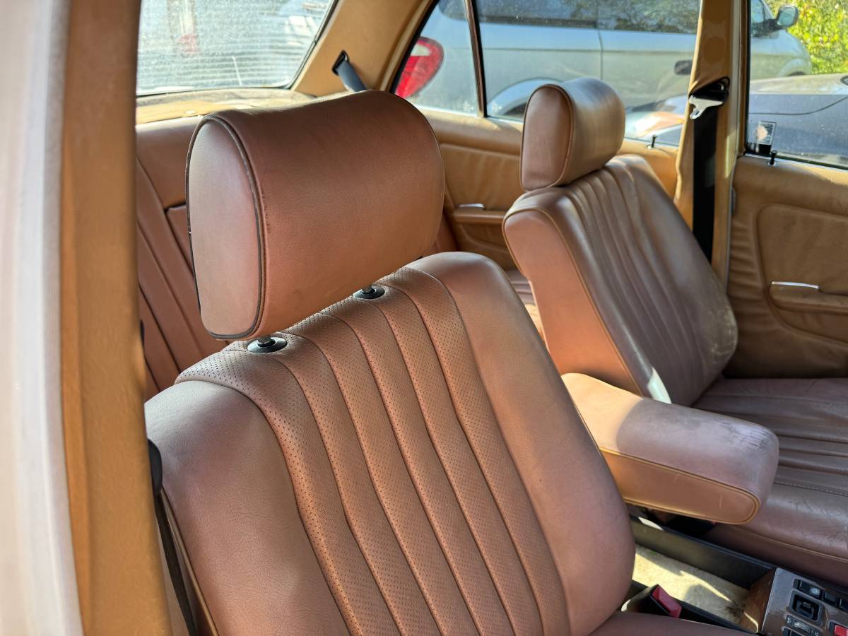 Mercedes-benz-300d-turbo-project-car-diesel-1985-white-9