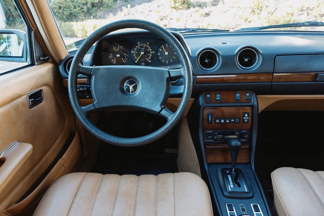 Mercedes-benz-300dt-1981-Light-Ivory-Palomino-Leather-10