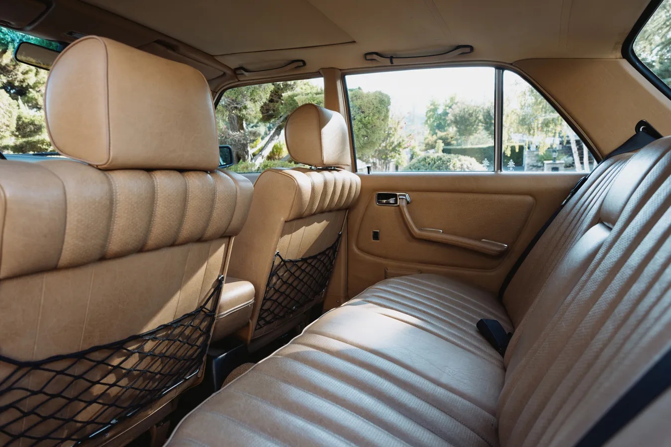 Mercedes-benz-300dt-1981-Light-Ivory-Palomino-Leather-12