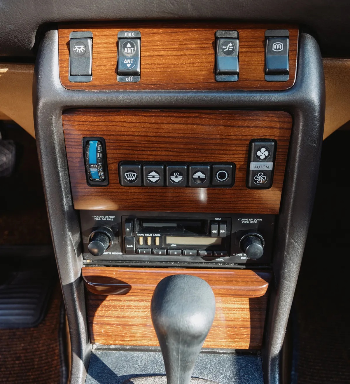 Mercedes-benz-300dt-1981-Light-Ivory-Palomino-Leather-2