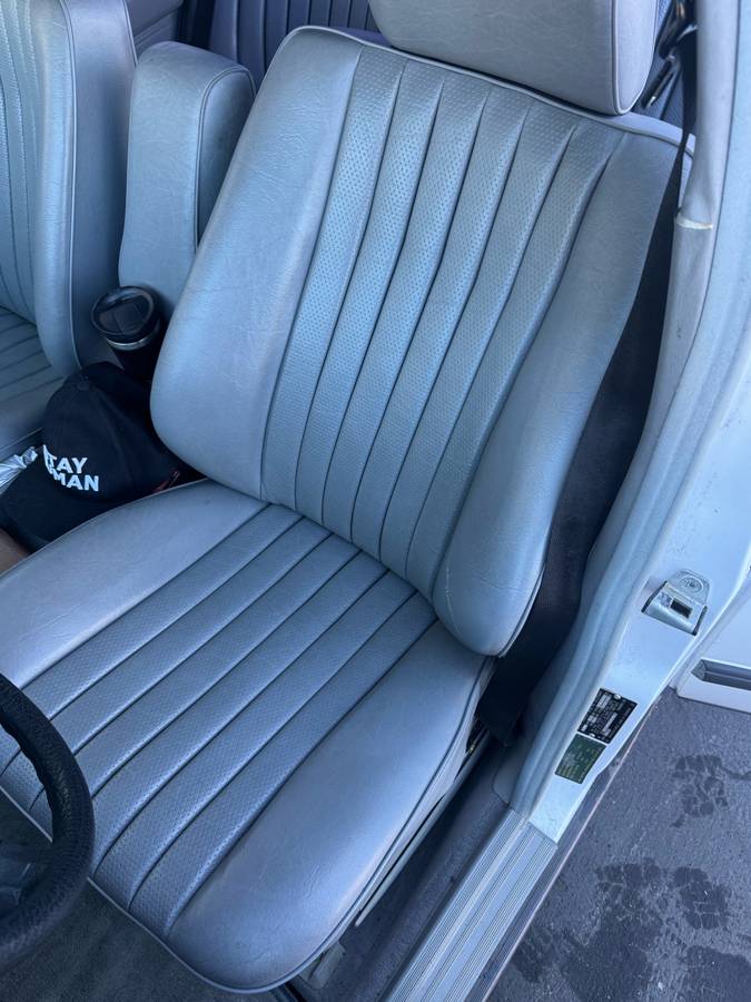 Mercedes-benz-300e-1986-white-15