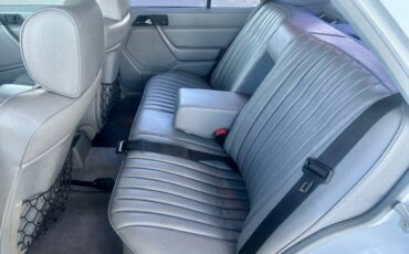 Mercedes-benz-300e-1986-white-21