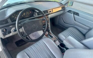 Mercedes-benz-300e-1986-white-26